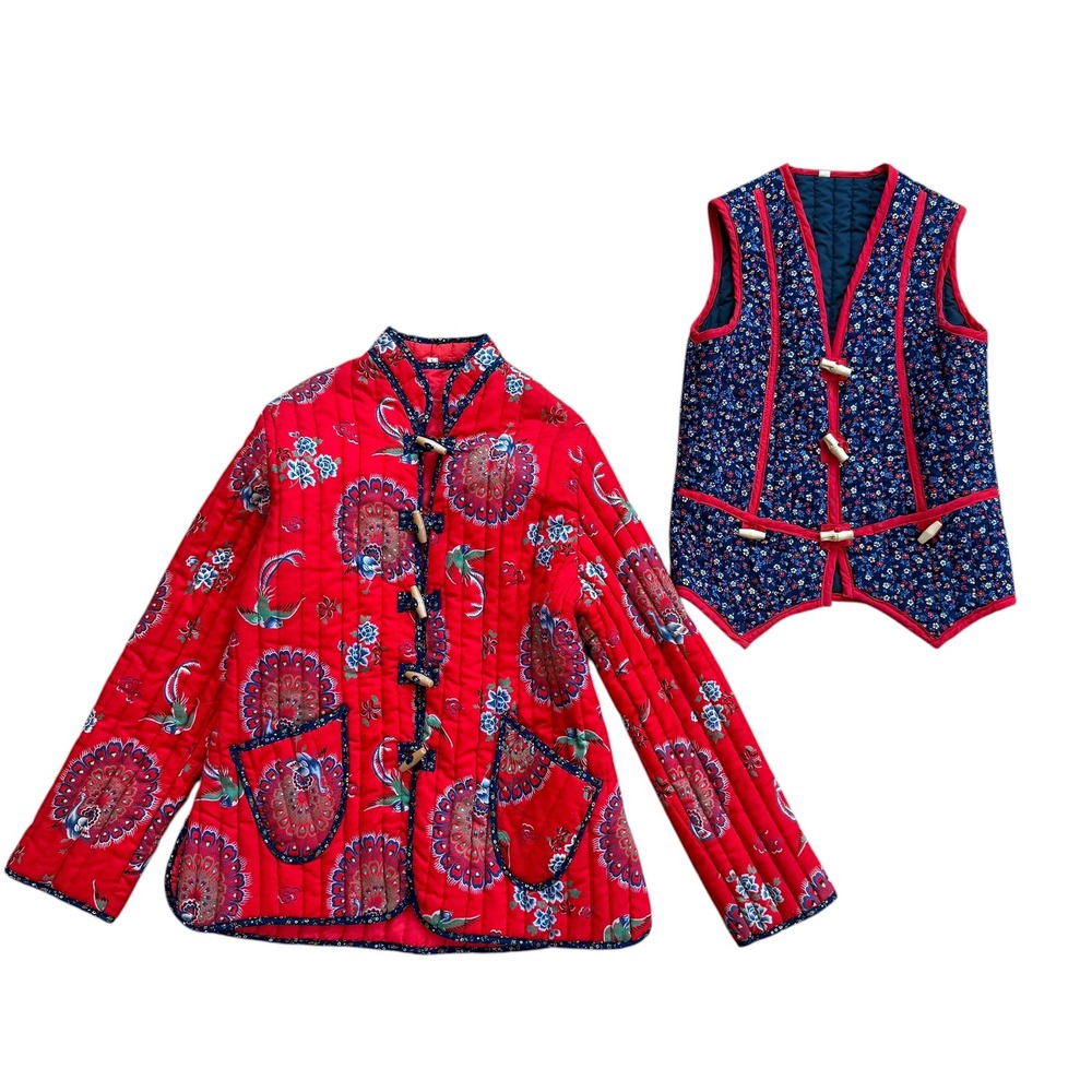 Vintage Quilted Jacket and Vest Set Red Peacock Blue Floral Toggle Button Large‎